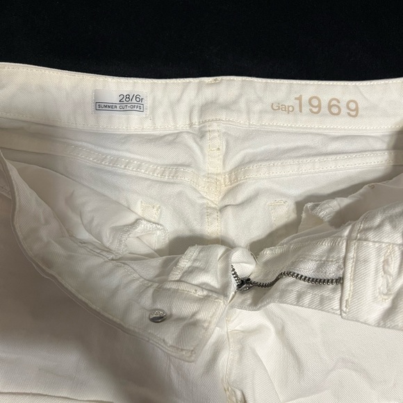 Gap White Denim Summer Shorts GUC - Size 6 - Picture 2 of 3